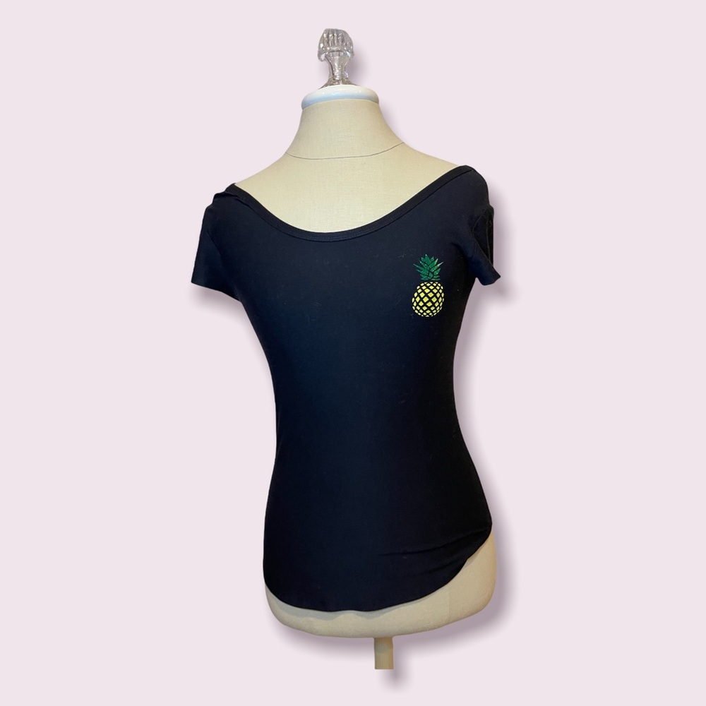 No Boundaries Black short sleeve cross back pineapple tee